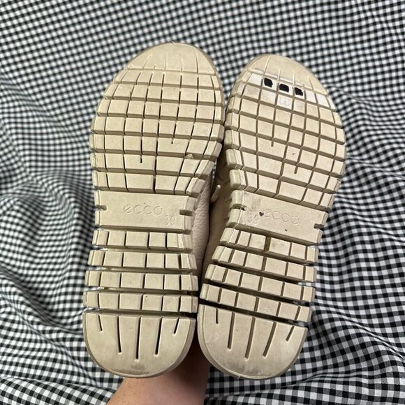 ECCO Gruuv Women's Leather Gore-Tex Sneaker Beige White Walking EU 39 US 8.5 - Picture 5 of 6